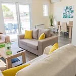 Modern, Cheerful & Dream Catching In Corinth