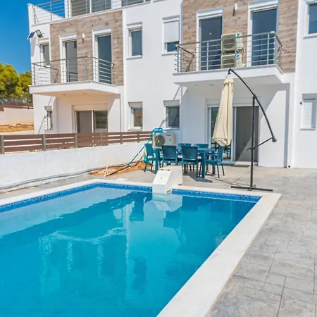 Modern, Cheerful & Dream Catching In Corinth Isthmia
