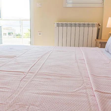 Modern, Cheerful & Dream Catching In Corinth