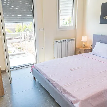 Modern, Cheerful & Dream Catching In Corinth Isthmia