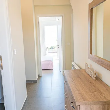 Modern, Cheerful & Dream Catching In Corinth Villa *