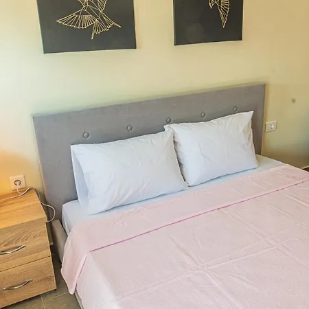 Modern, Cheerful & Dream Catching In Corinth Вилла *