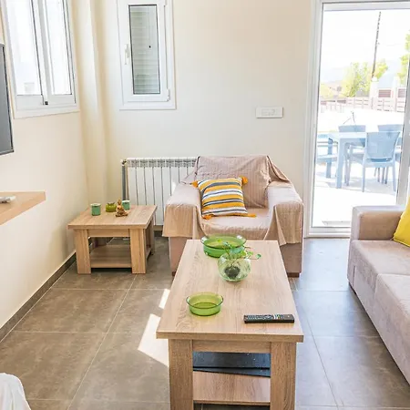 Modern, Cheerful & Dream Catching In Corinth Isthmia
