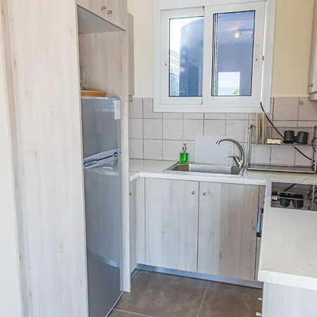 Modern, Cheerful & Dream Catching In Corinth *