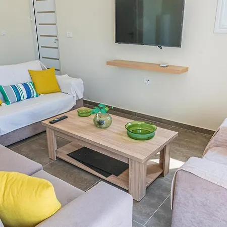 Villa Modern, Cheerful & Dream Catching In Corinth *