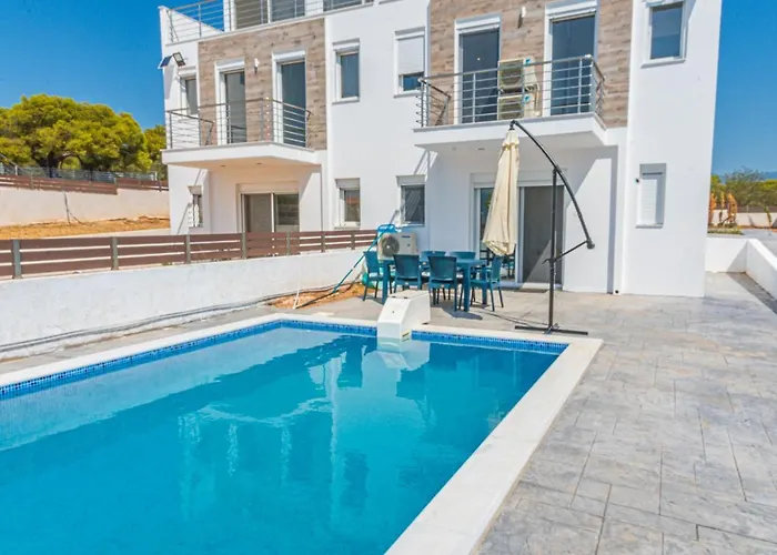 Modern, Cheerful & Dream Catching In Corinth Истмия