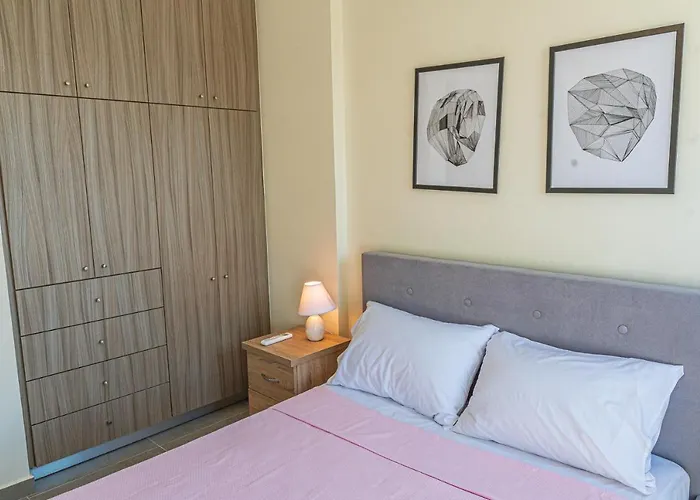 فيلة Modern, Cheerful & Dream Catching In Corinth *