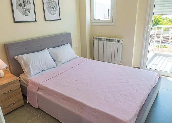 Modern, Cheerful & Dream Catching In Corinth Villa