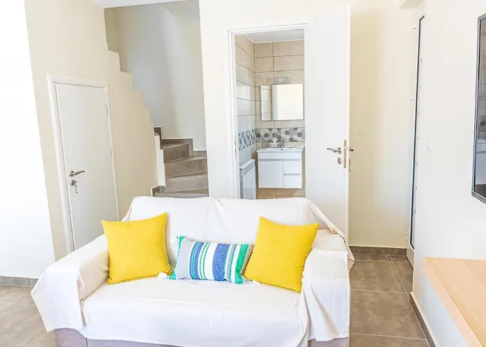 Modern, Cheerful & Dream Catching In Corinth Истмия