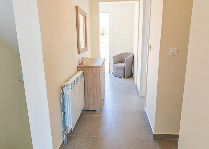 فيلة Modern, Cheerful & Dream Catching In Corinth