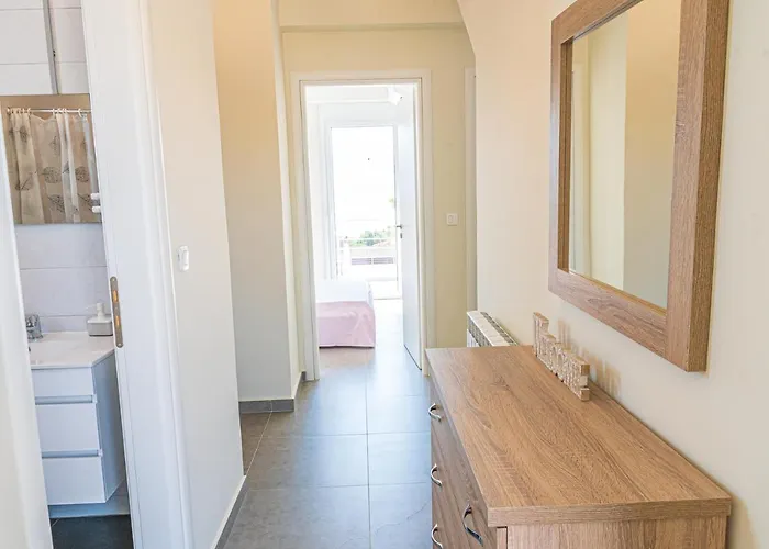 Modern, Cheerful & Dream Catching In Corinth فيلة *