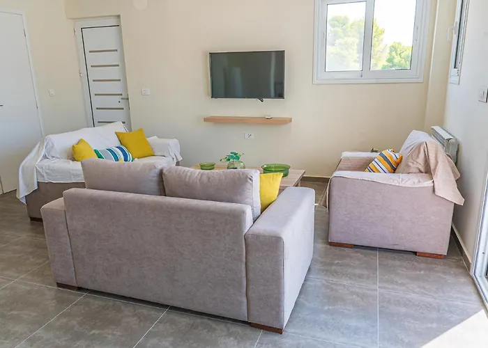 Modern, Cheerful & Dream Catching In Corinth Вилла