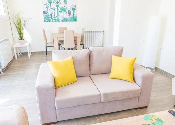 Modern, Cheerful & Dream Catching In Corinth