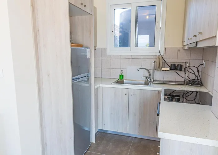 Modern, Cheerful & Dream Catching In Corinth *